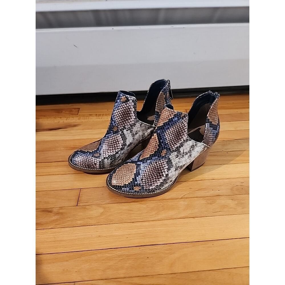 Blondo Waterproof Snake-Embossed waterproof Leather Boots Booties 5.5